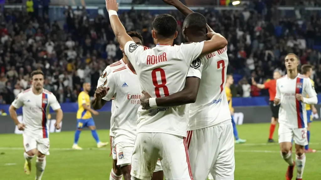 Slavící fotbalisté Lyonu