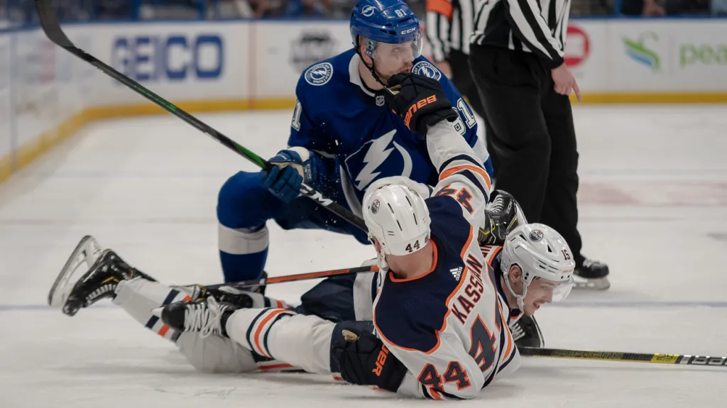 Zack Kassian vs. Erik Černák
