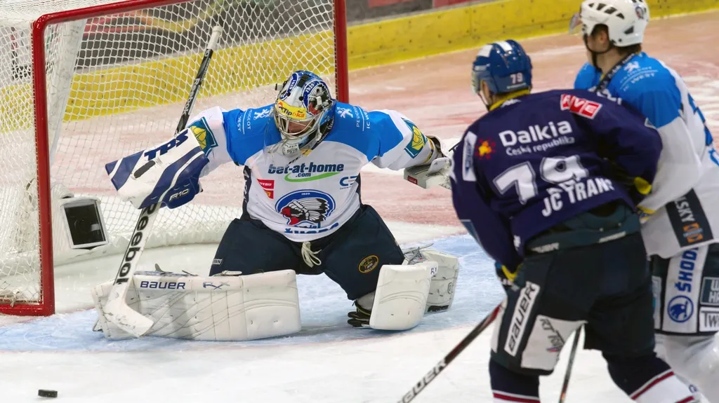 Adam Svoboda v utkání s Vítkovicemi