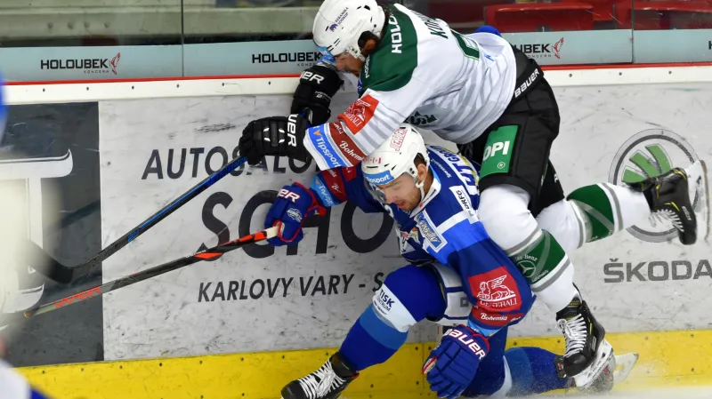 Karlovarský Martin Kohout se dostal na kobylku bekovi Komety Filipu Pyrochtovi