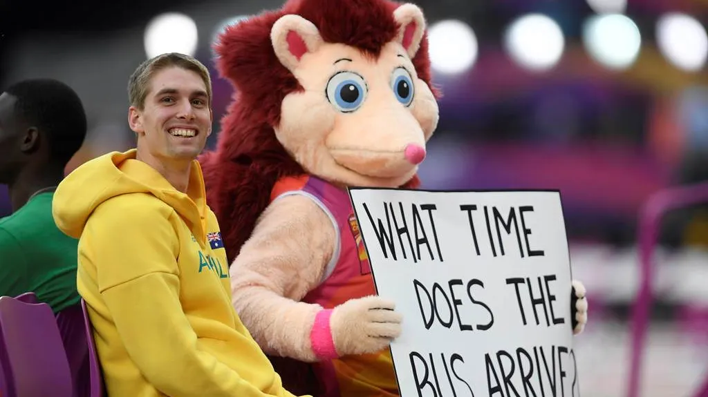 Maskot Hero na MS bavil diváky i atlety