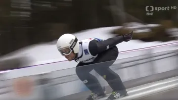 Skok Romana Koudelky v 1. kole závodu na velkém můstku