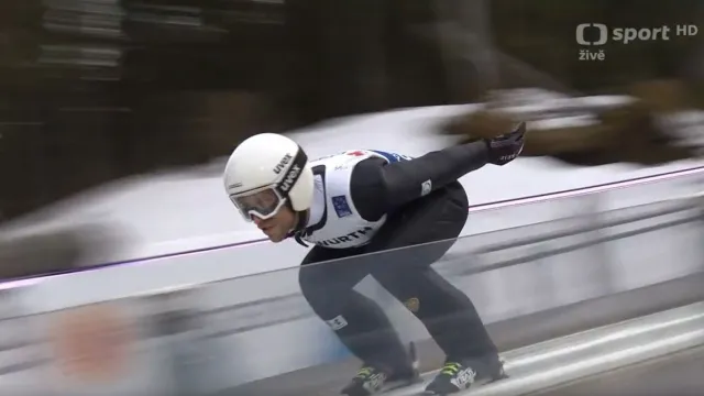 Skok Romana Koudelky v 1. kole závodu na velkém můstku