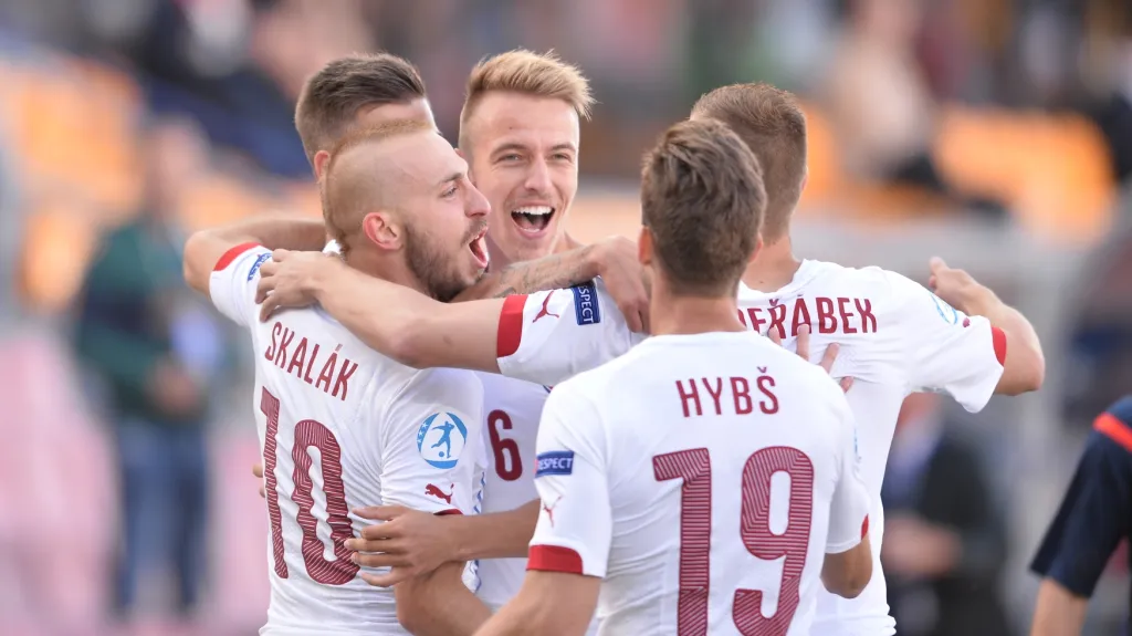 Slavící fotbalisté české jednadvacítky