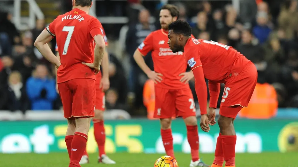 Zklamaní fotbalisté Liverpoolu