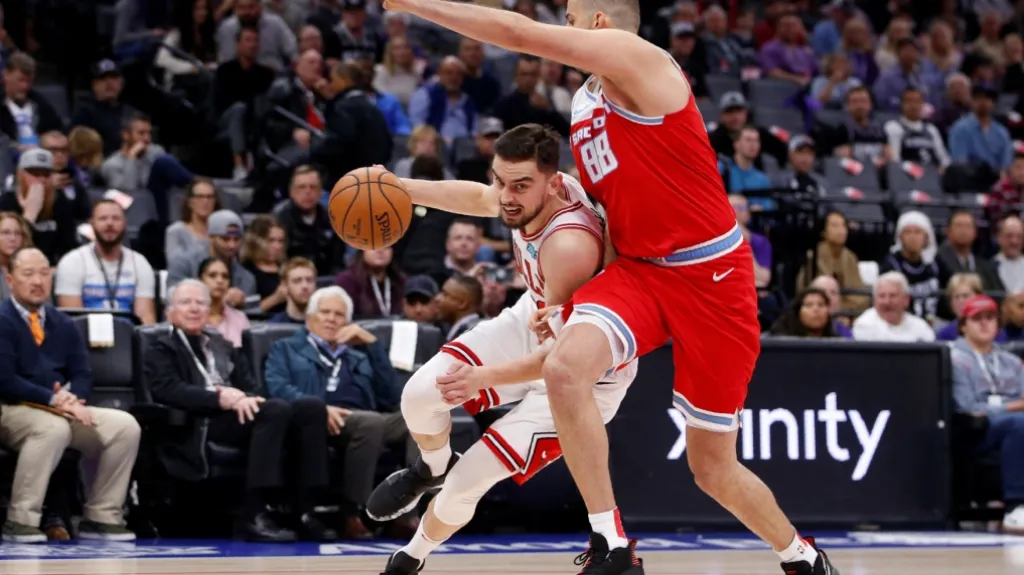 Tomáš Satoranský se prodírá do zakončení