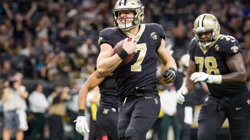 Taysom Hill z New Orleans skóruje touchdown