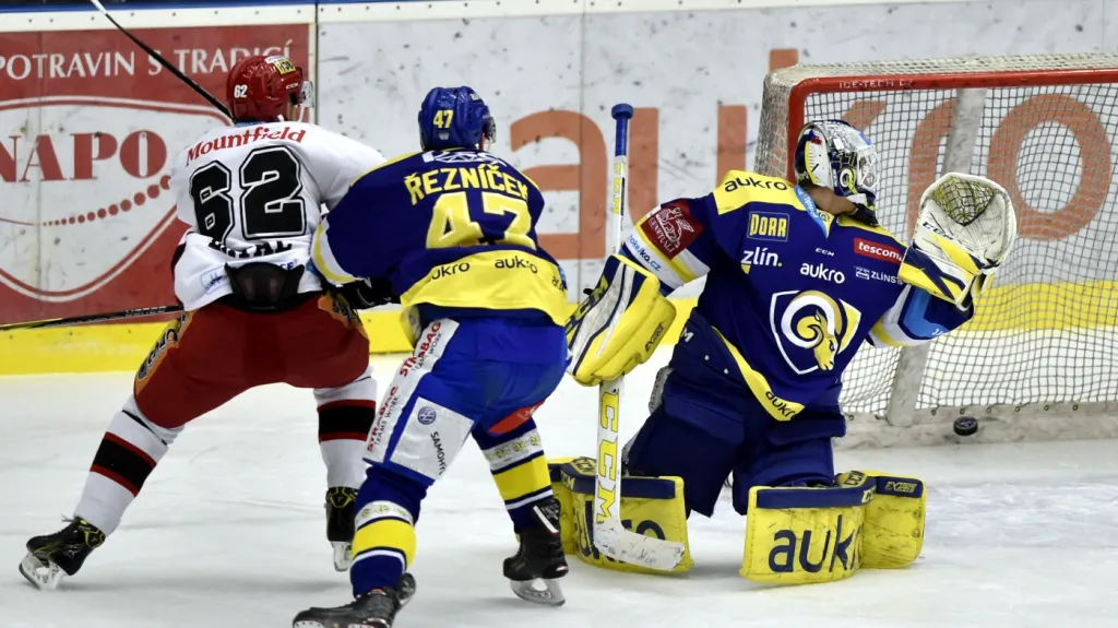 Martin Látal střílí první gól Hradce Králové ve Zlíně