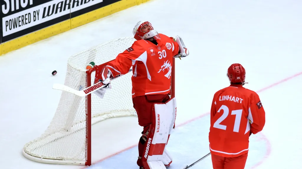 Brankář Šimon Hrubec z Třince