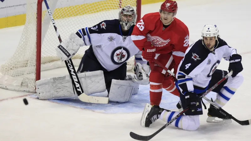 Jiří Hudler v utkání s Winnipegem