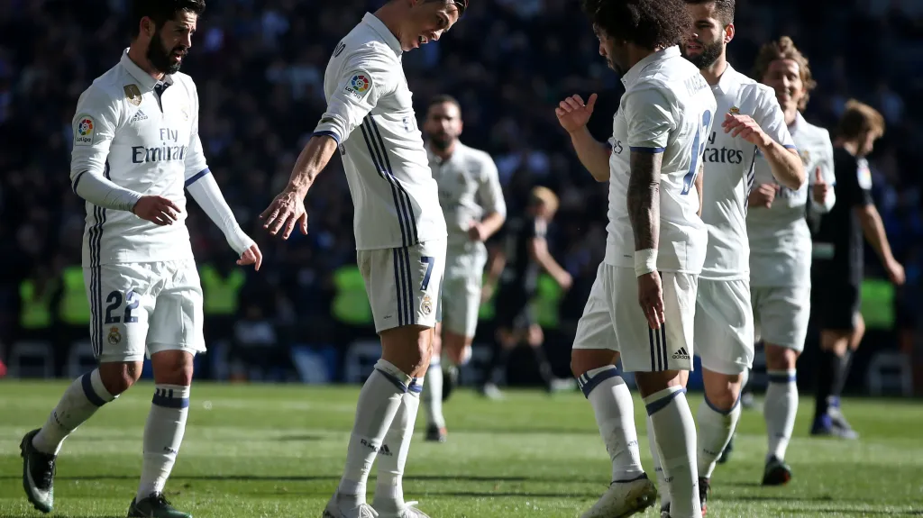 Slavící fotbalisté Realu Madrid