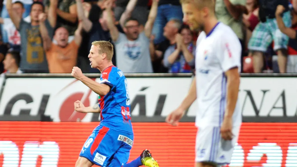 David Limberský (vlevo) se raduje z gólu proti Baníku Ostrava