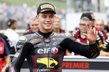 Filip Salač se raduje z třetího místa ve Velké ceně Japonska v kategorii Moto2