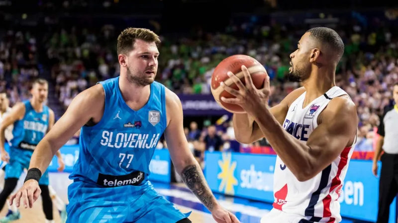 Luka Dončič v akci proti Francii