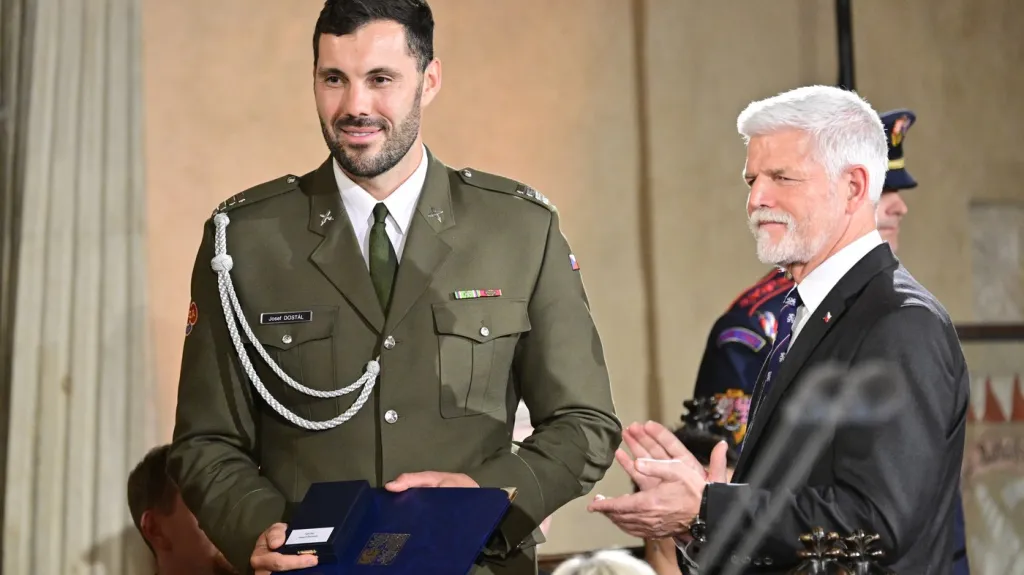 Kanoista Josef Dostál a prezident Petr Pavel