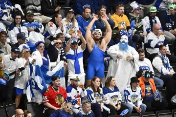 Někteří finští fanoušci si výkonem svého týmu náladu zkazit nenechali