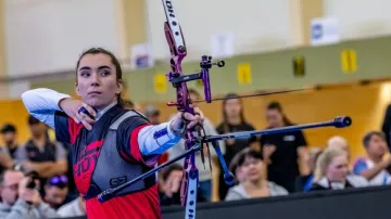 Lukostřelci Horáčková a Drahonínský vyhráli halový turnaj v Berlíně