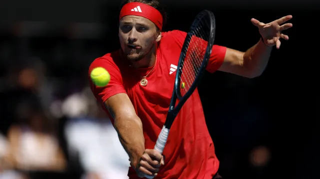 Zverev je prvním finalistou AO, Djokovič vzdal