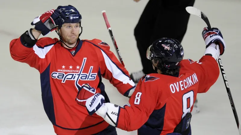 Dennis Wideman slaví svůj gól