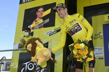 Wout van Aert poprvé ve žlutém dresu