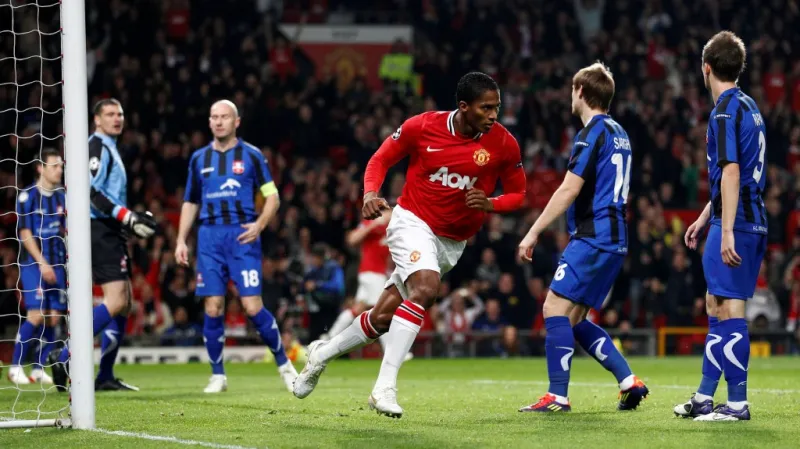 Antonio Valencia otevřel skóre duelu s rumunským týmem Otelul Galati