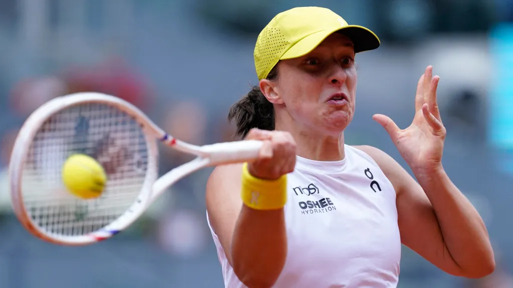 Iga Šwiateková v zápase s Madison Keysovou