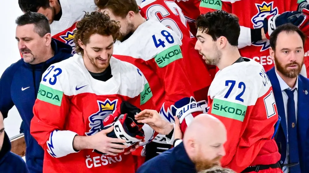 Zranění útočníci Lukáš Sedlák a Filip Chytil