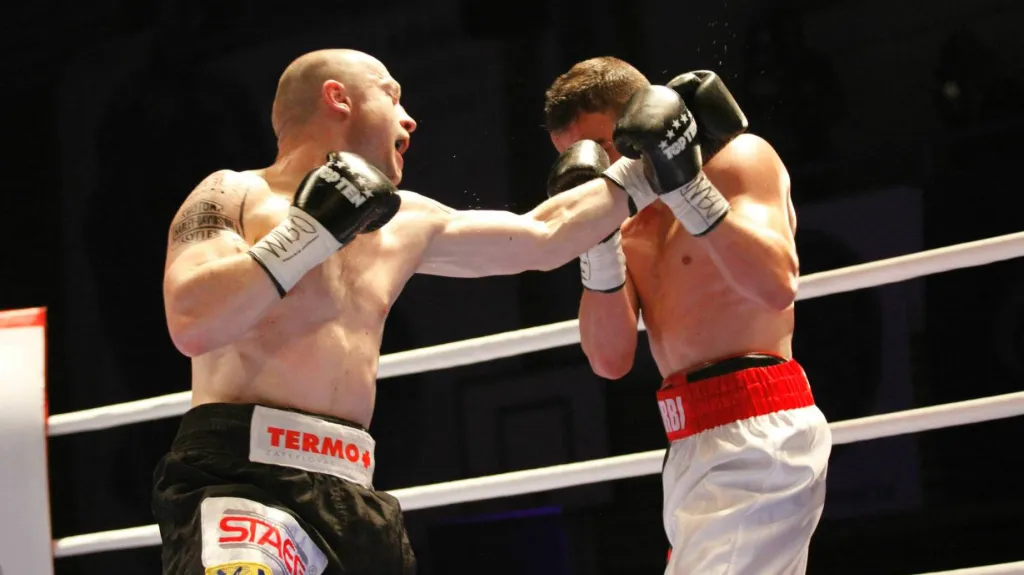 Konečný Larbiho knockoutoval v sedmém kole