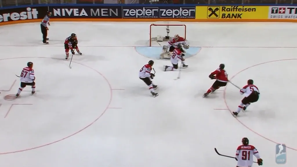 Gól v utkání Kanada - Rakousko: Ekblad - 4:0 (15. min.)