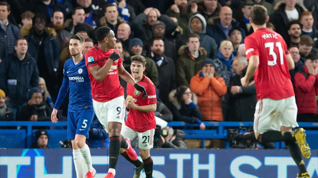 Anthony Martial slaví gól proti Chelsea