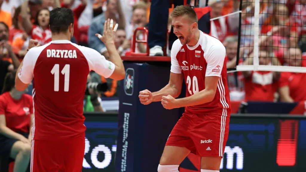 Volejbalisté Polska se radují ze zisku bodu