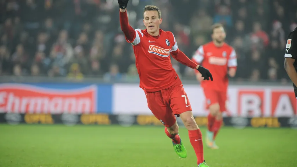 Vladimír Darida z Freiburgu slaví vstřelenou branku