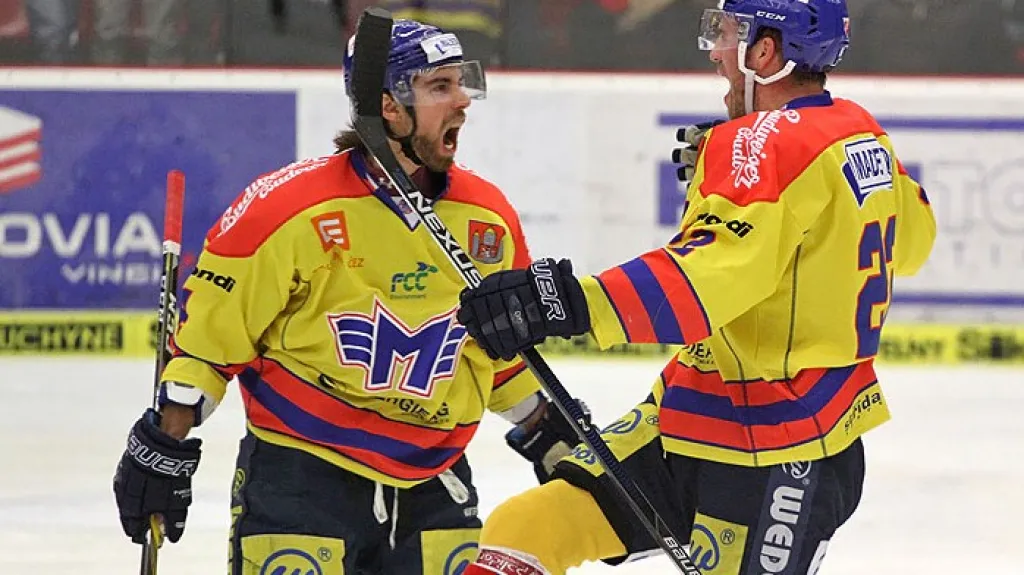 Radující se hráči Motoru