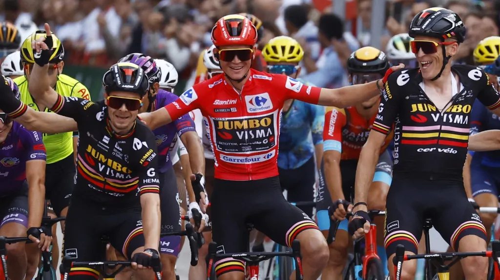 Sepp Kuss s kolegy z týmu Jumbo-Visma