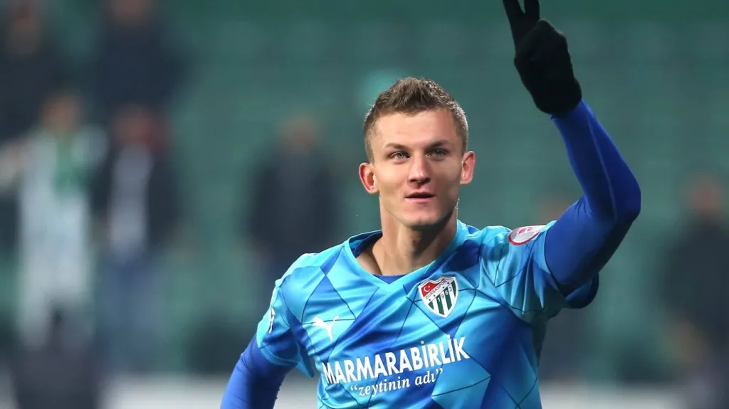 Slavící Tomáš Necid v dresu Bursasporu