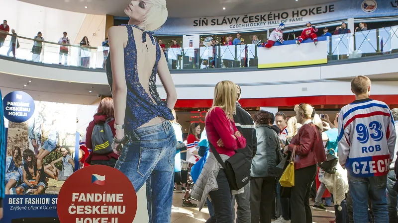 Síň slávy českého hokeje v obchodním centru Harfa