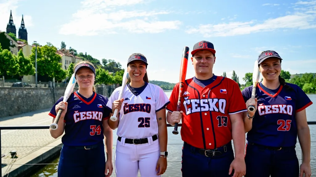 Zleva Kristýna Horáčková, Ema Vodičková, Tomáš Klein a Eliška Thompsonová