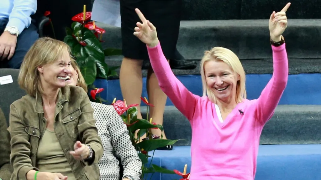 Jana Novotná (vpravo)