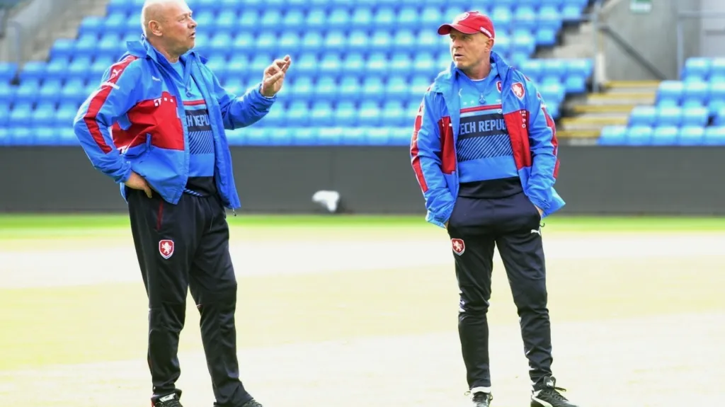 Trenéři české reprezentace Karel Jarolím a Miroslav Koubek