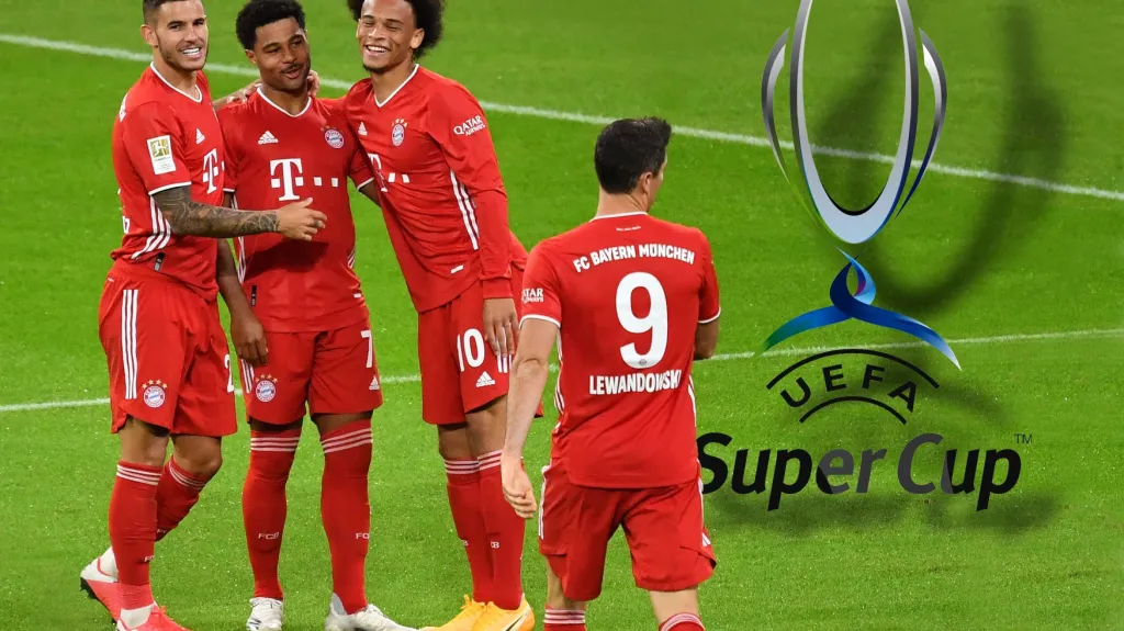 Fotbalisté Bayernu se radují z gólu 
