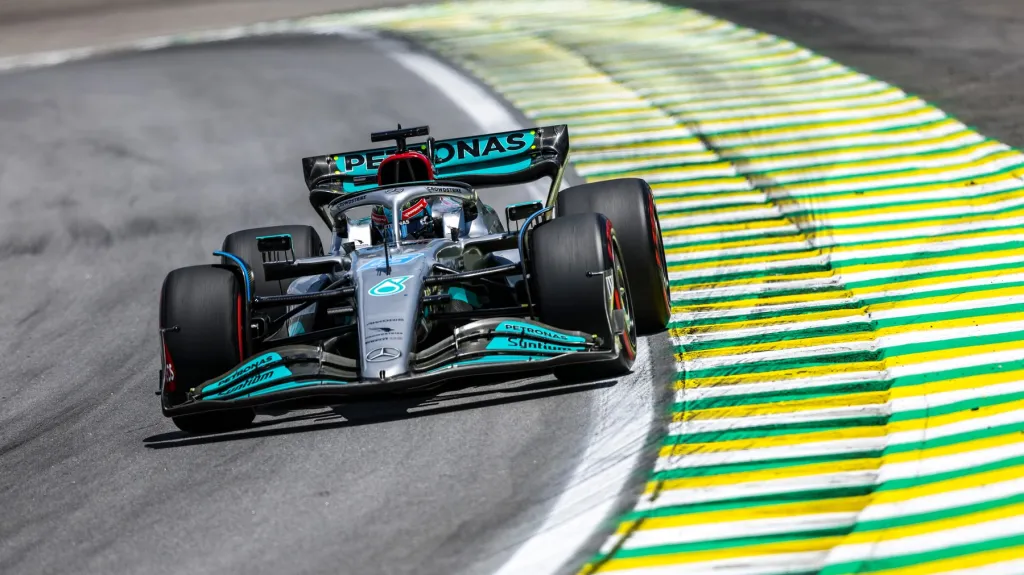 George Russell na okruhu v Sao Paulu