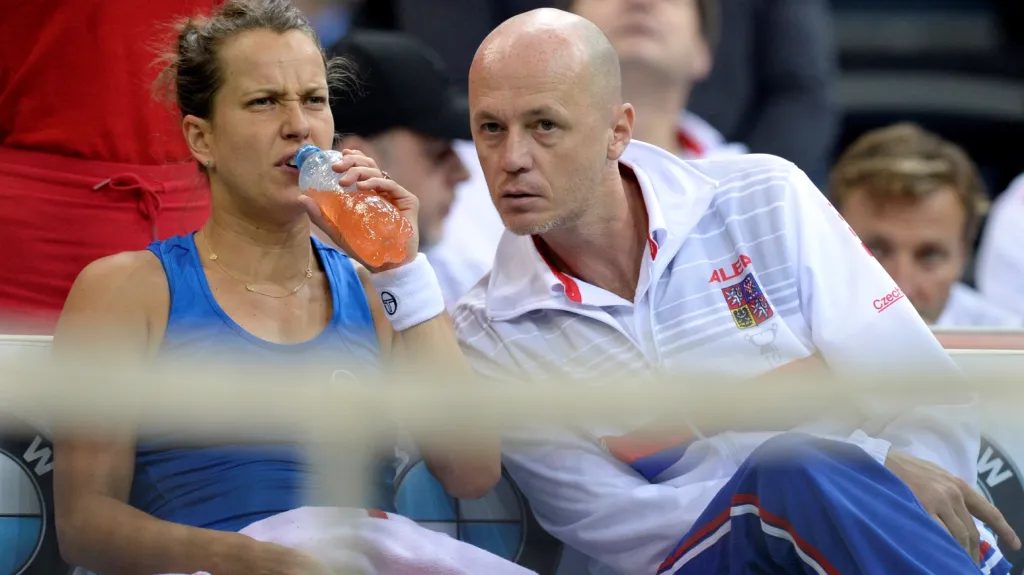 Tenistka Barbora Strýcová a nehrající kapitán Petr Pála