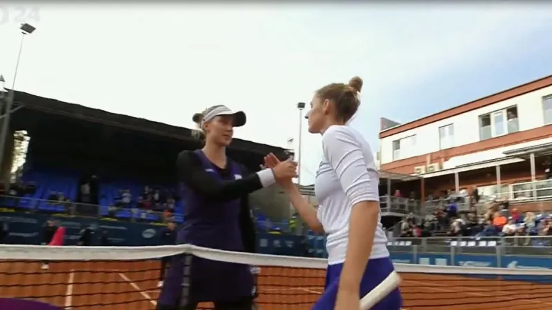Strýcová a Kristýna Plíšková postoupily v Praze do semifinále