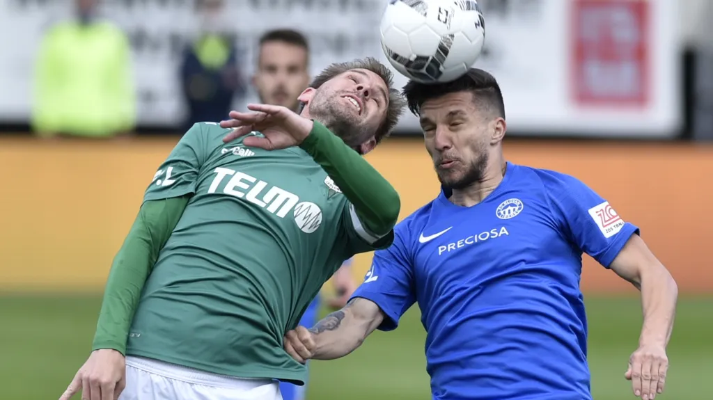 Alexandru Baluta a Tomáš Hübschman v hlavičkovém souboji