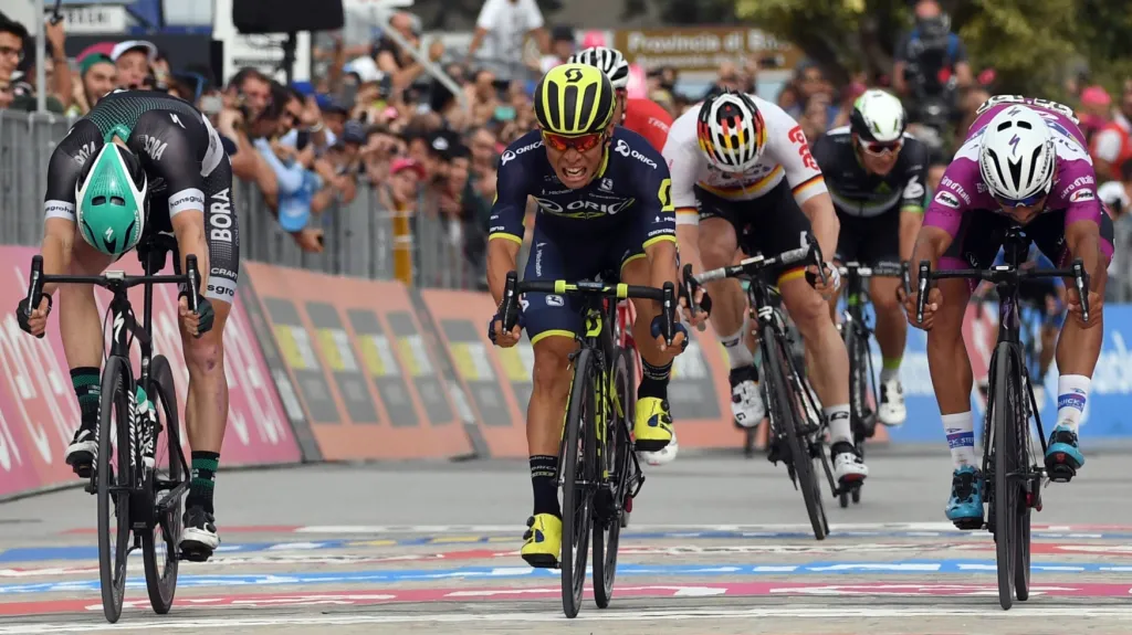 Caleb Ewan poráží Fernanda Gaviriu a Sama Bennetta