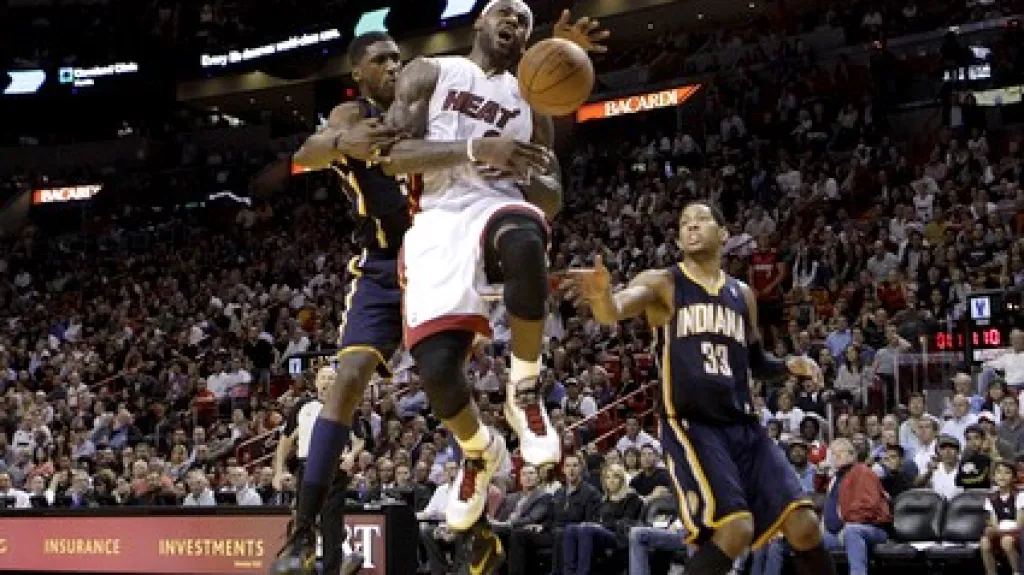 Faulovaný LeBron James