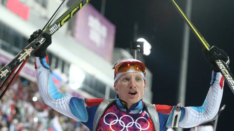 Ondřej Moravec se raduje ze stříbra v cíli stíhačky