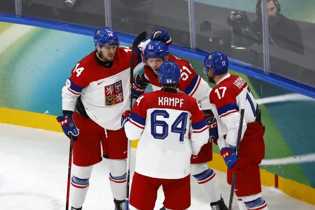 Co neminout v úterý: Češi o setrvání, biatlonová štafeta o medaile