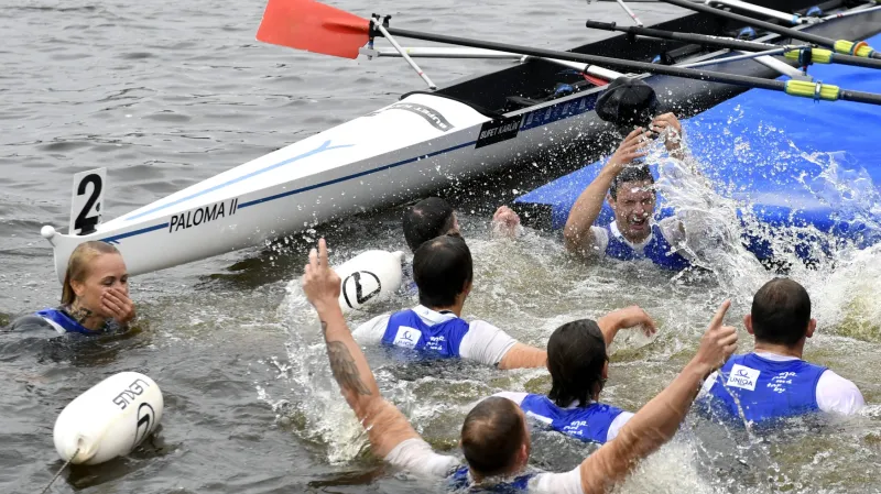 Tradiční křest vodou pro nové šampiony Primátorek