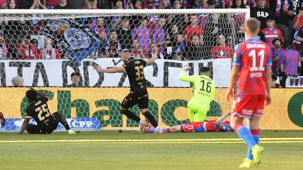 Radost Baníku, zklamání Plzně